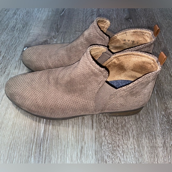 Dr Scholl’s taupe suede booties - Picture 2 of 4